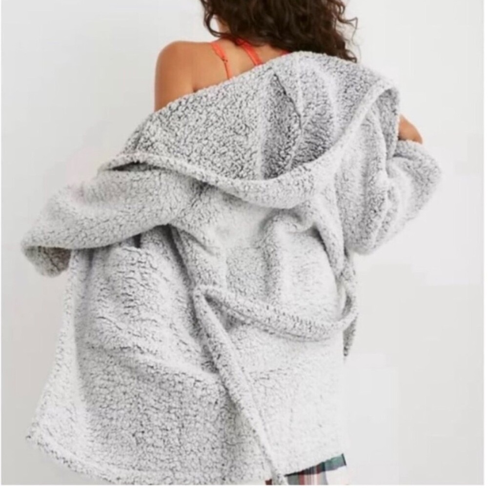 Aerie Sherpa Robe - Picture 2 of 11